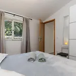 2 Bedroom Amazing In Nyaraló Vela Luka