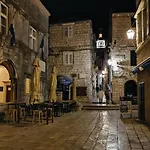 2 Bedroom Amazing In Σπίτι διακοπών *