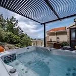 2 Bedroom Amazing In Nyaraló Vela Luka