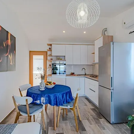 Awesome In With House Sea View