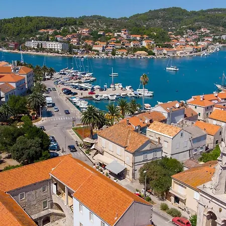 2 Bedroom Amazing In Hébergement de vacances Vela Luka