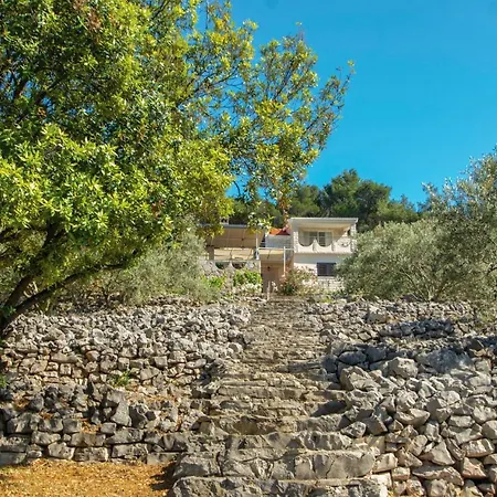 2 Bedroom Amazing In Hébergement de vacances Vela Luka