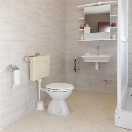 2 Bedroom Amazing In Hébergement de vacances *